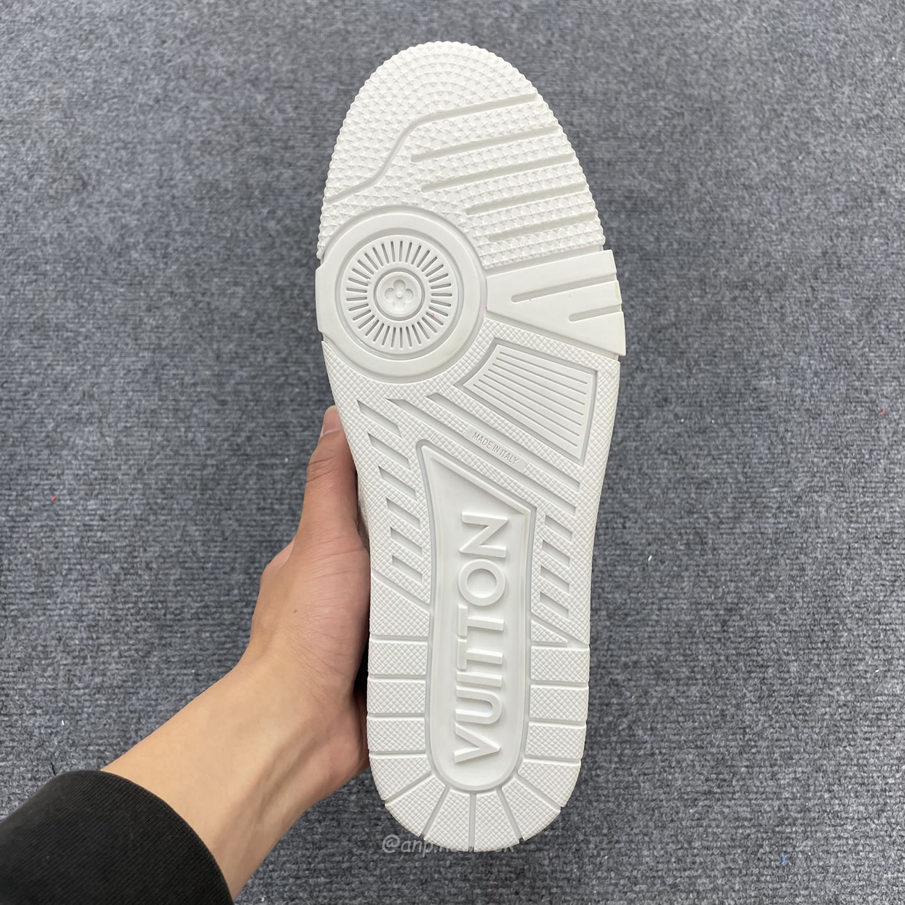 Louis Vuitton White Monochrome Louis Vuitton Lv Trainer White Black (9) - www.newkick.vip